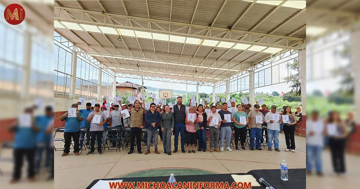 Artesanos de Michoacán reciben certificación del Cesart para proteger la autenticidad de las catrinas